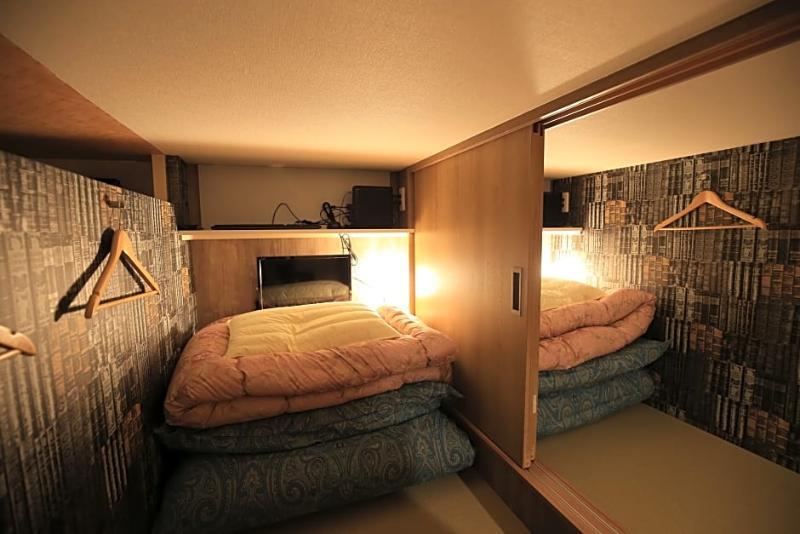 Cafe&Hostel Kimi To Ichigo โอซาก้า ภายนอก รูปภาพ